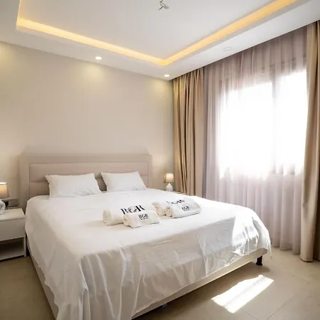 B2 Albatross With Pool Access And View * Agios Amvrosios (Kyrenia)